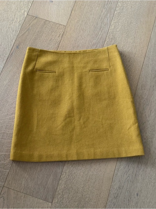 Dalia Collection Dresses & Skirts - Dalia Collection Wool Blend Vintage Y2K
Mustard Yellow Mini Skirt size 2